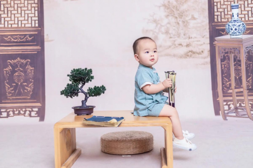 娄底宝宝眼睛肿是什么原因