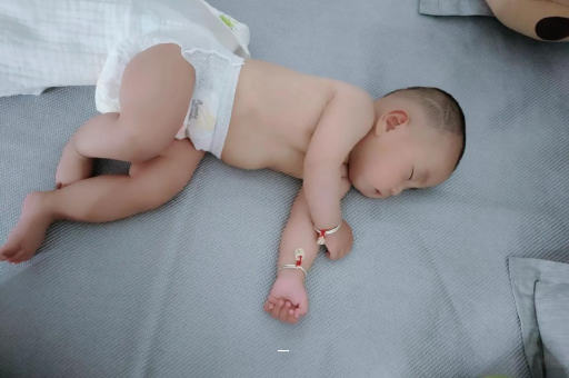 娄底宝宝总是摇头怎么回事